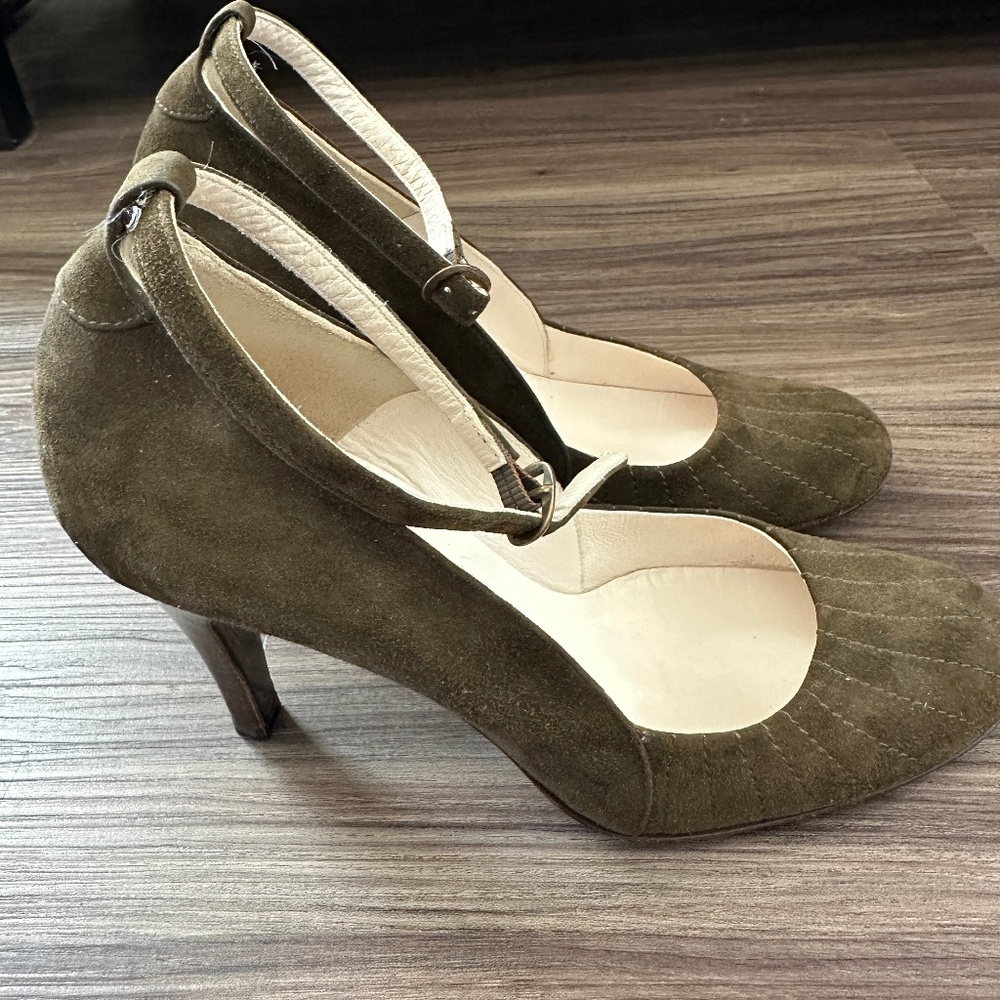 Marc Jacobs Green Suede Mary Jane  Pumps with Ankle Strap Size  6M